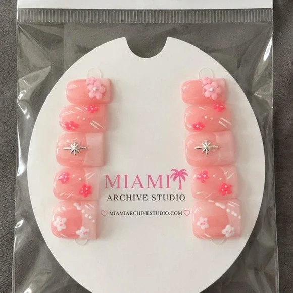 Handmade Pink Floral Press On Nails Short Square Reusable Glue On Nail Set 10