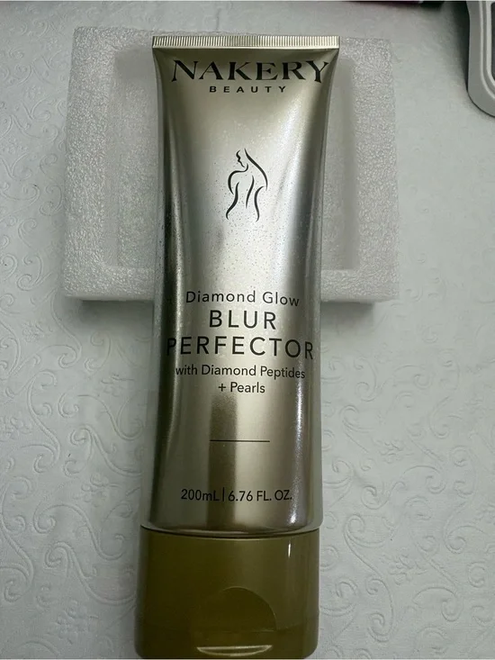 Nakery Beauty Diamond Glow Blur Perfector