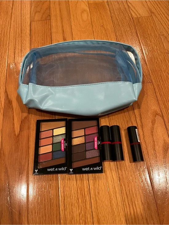 Make Up Bundle WetnWildEyeshadow Palettes & Lipsticks with Light Blue Makeup Bag