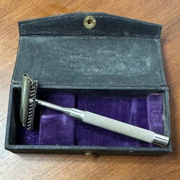 Vintage Wm Enders Safety Razor Trademark w Case Enders Speed Razor‎