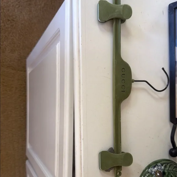 Gucci Green velvet pants/skirts hanger