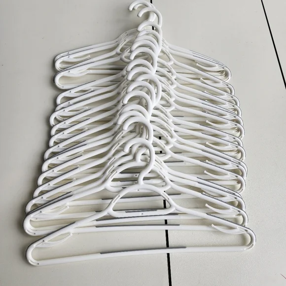 18 Pcs Slim Non Slip Hangers - Space Saving Hangers Clothes Lingerie Hooks White