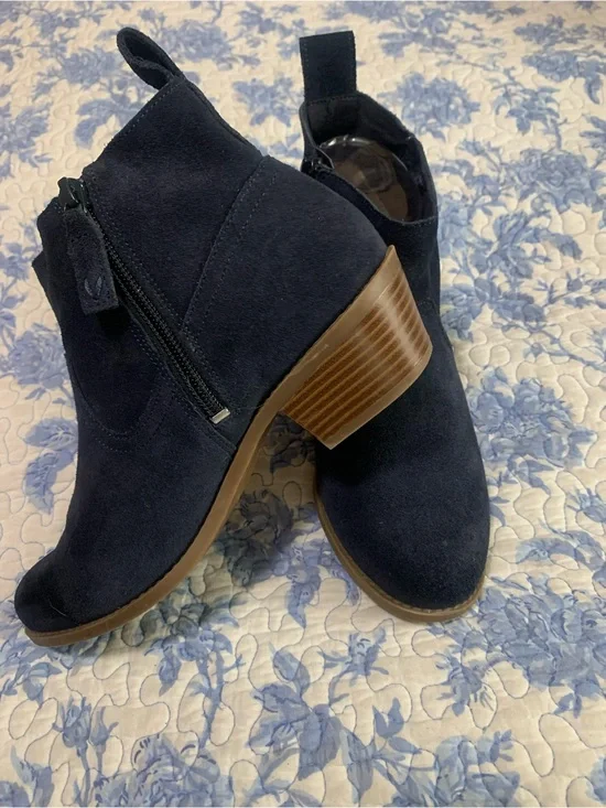 Vionic Women’s Navy Suede Ankle Boots with Block Heel