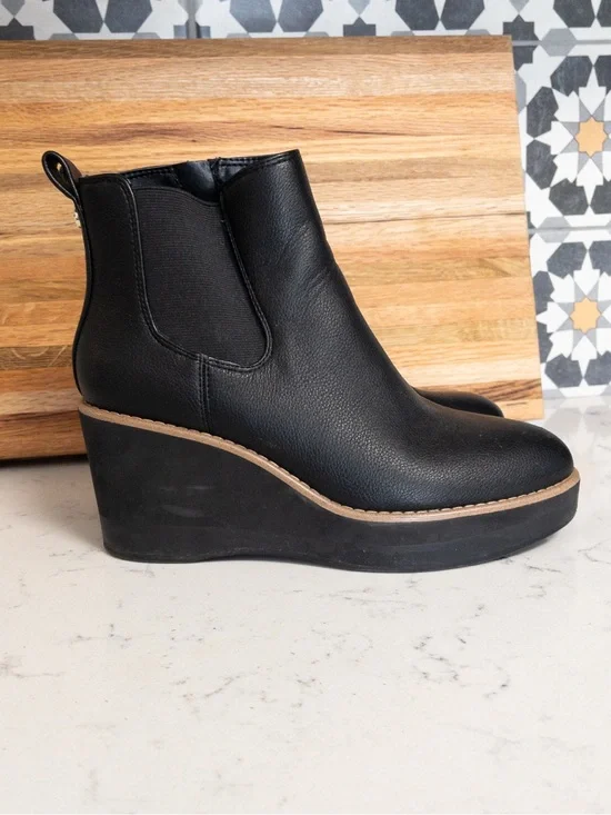 Kelly & Katie Black Asina Chelsea Wedge Platform Booties Boots 7.5