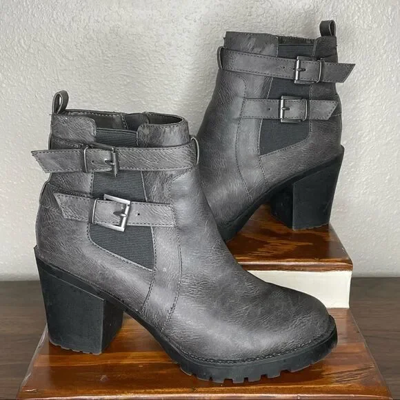 Zigi Soho Gray Kastle Chelsea Double Buckle Chunky Heel Ankle Boots Size 7.5