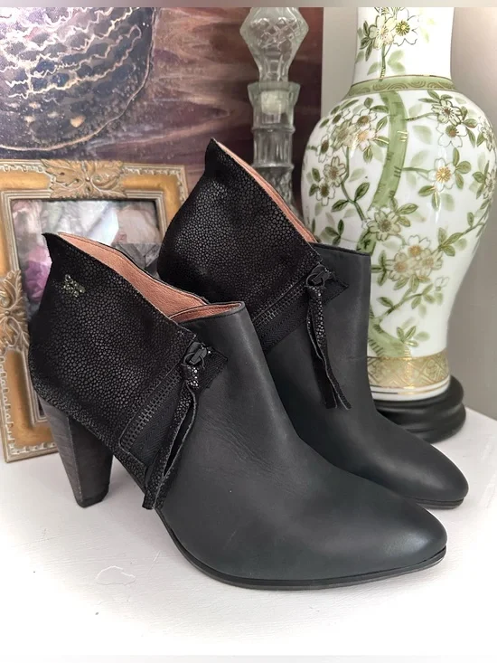Coque Terra Black Leather Suede Dot Detail Ankle Boots Sz 41