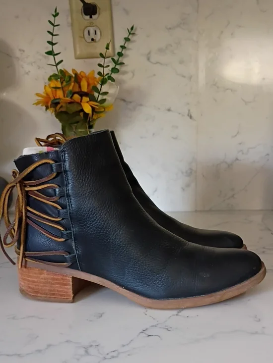 KORKS Black Leather Lace-Back Ankle Boots
