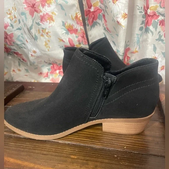 Time and Tru Black Faux Suede Ankle Booties - Size 9 NWOT