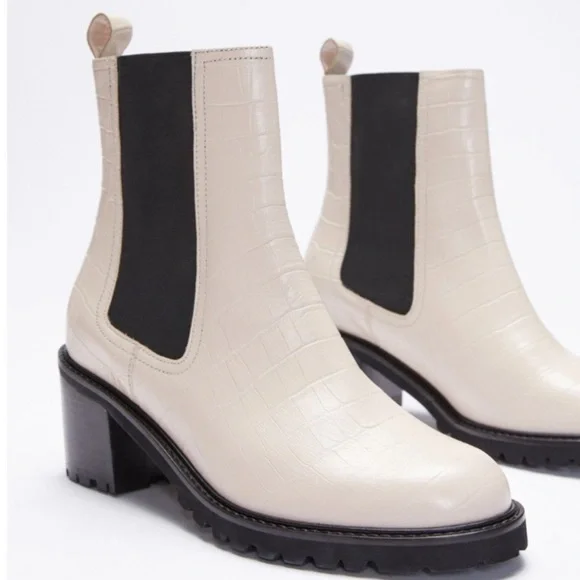 ✅ Seychelles Chelsea Booties Far-Fetched Heeled in Cream and Black Lug Soles