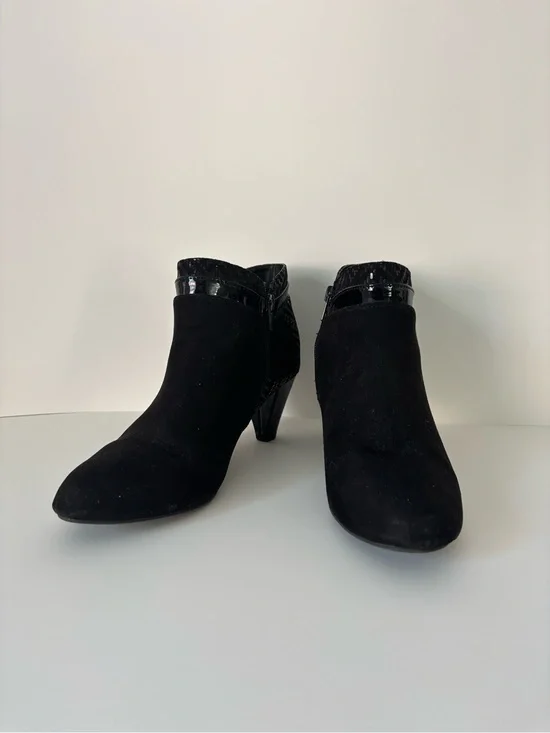 Women's Karen Scott Black Ankle Booties with Patent Trim