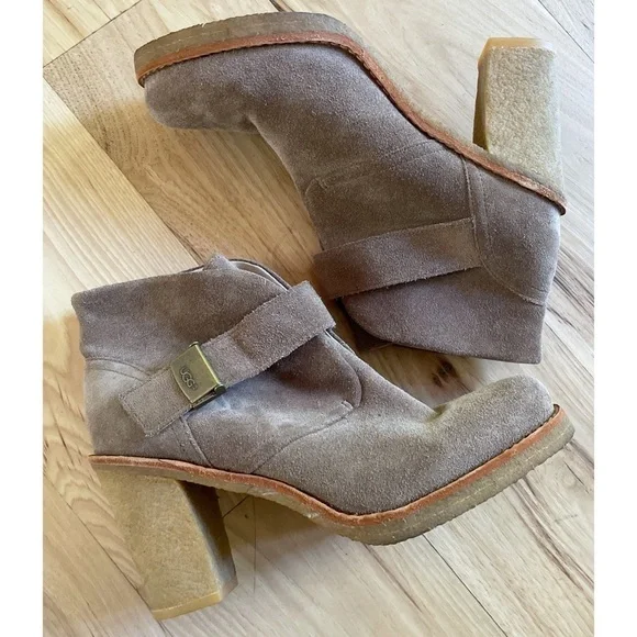 Ugg Australia Brienne Suede Leather Taupe tan Stack Heels Ankle Booties Boots 9