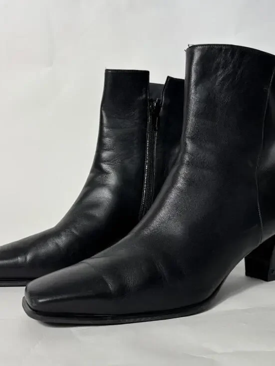 Vintage Stuart Weitzman Black Leather Ankle Boots Made in Spain Size 8.5