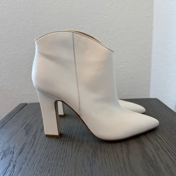 Marc Fisher LTD White Leather Pointed Toe V-Cut Ankle Boots 10M Block Heel