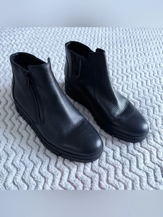 Vionic Uptown Sur Black Leather Comfort Waterproof Zipper Ankle Boots Sz 7 Wide
