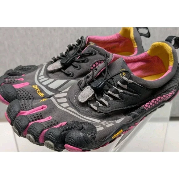 EUC Vibram FiveFingers W3753 Toe Shoes Gray Pink Womens Size 38 EU