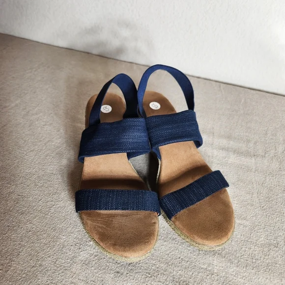 Navy Blue Womens 8 1/2 Espadrille Sandals Denim Look Suede Sole