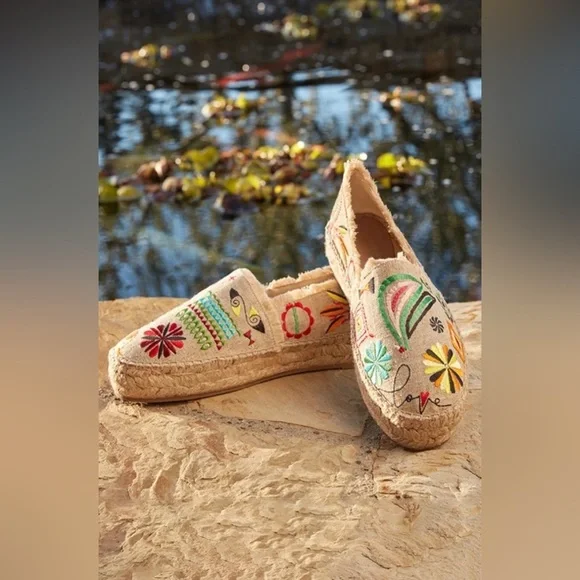 NWOT JOHNNY WAS PARKER ESPADRILLE, Size 8,5