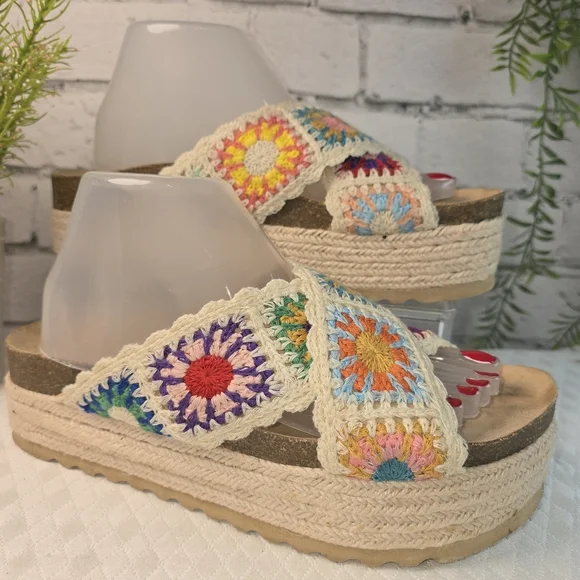 DIRTY LAUNDRY PLAYS COLORFUL CROCHET ESPADRILLE PLATFORM SANDALS CORK SOLE 9 EUC