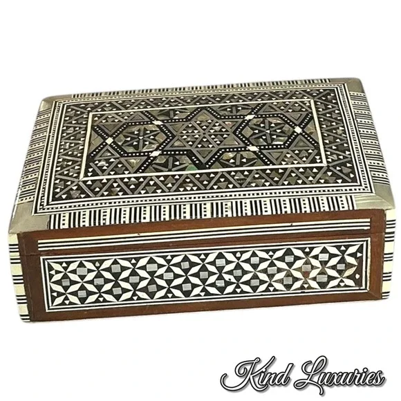 Vintage 1970s Egyptian Marquetry Mother Of Pearl Inlay Malachite Trinket Box