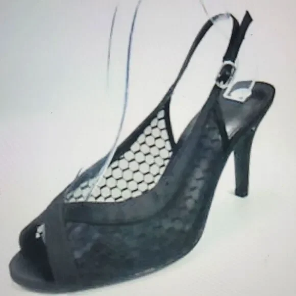 CP honeycomb lace heels size 10‎