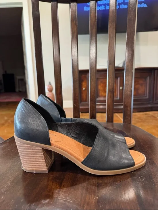 Lucky Brand Black Leather Open-Side Block Heel Sandals