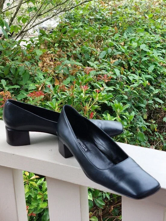 Via Spiga Navy Leather Pumps 9N