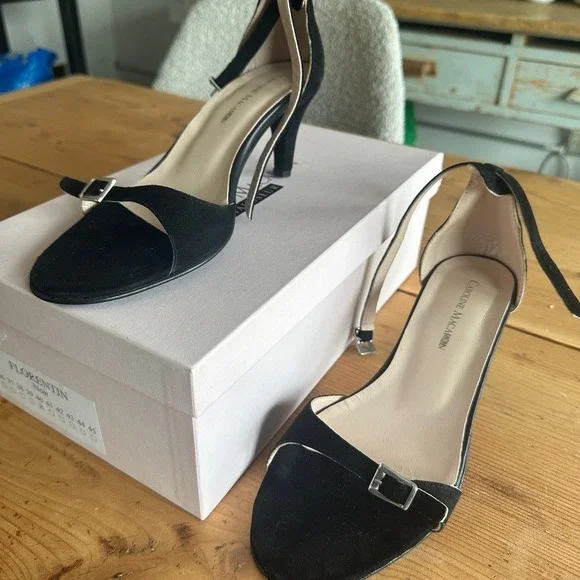 Chic Black Heels suede‎ with ankle strap size 9