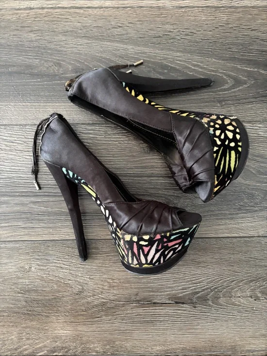 2 Lips Too Black Satin Peep-Toe Platform Heels with Colorful Abstract Pattern