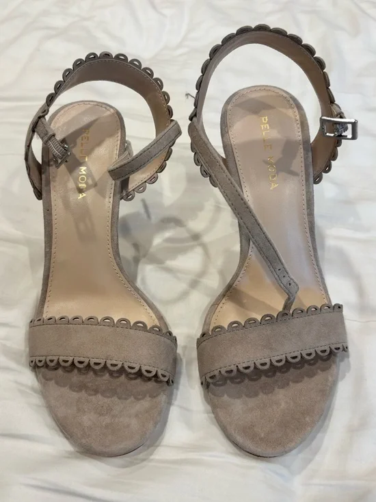 NWOT Pelle Moda Taupe Scallop-Trim Suede Ankle-Strap Heels