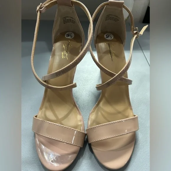 Thalia Sodi pink strappy‎ sandals, size 9.5