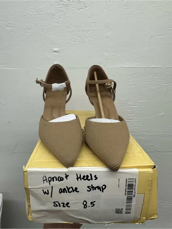 Cosy island Apricot heels with ankle strap