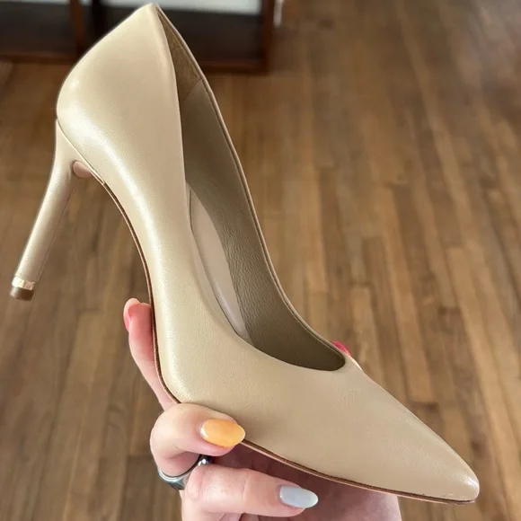Antonio Melani leather pumps, size 7