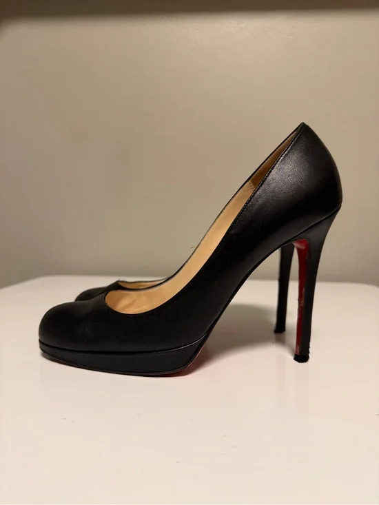 CHRISTIAN LOUBOUTIN Black Leather Rounded Toe Hi Heel Platform Pumps EU 38 US 8