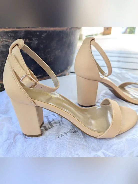 Dream Pairs Nude Chunky Block Heel Sandals | Size 6.5 | Quiet Luxury