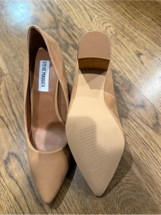Steve Madden Nude/Tan Pointed-Toe Pump