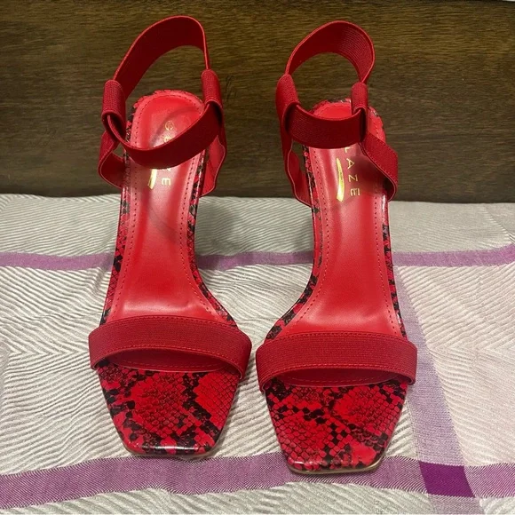 Glaze‎ Red and Black snake print heels Sz 7