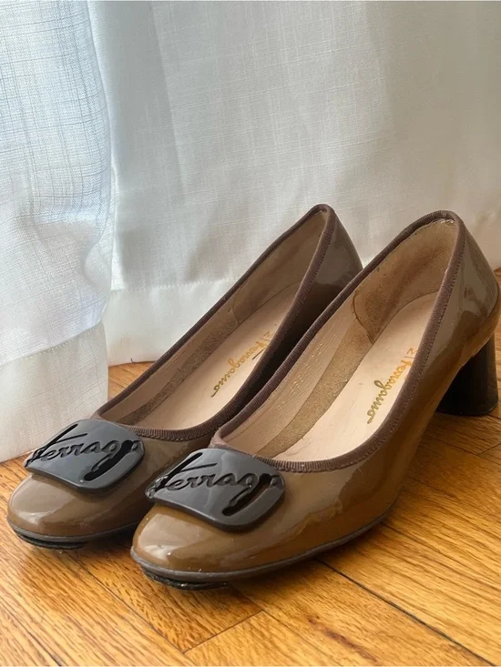 Vintage Ferragamo Brown Patent Leather Block Heel Pumps