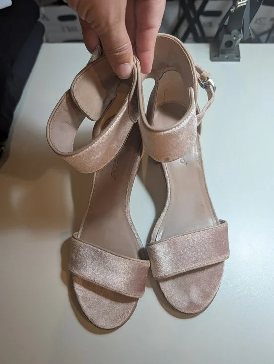 Bernardo Woman's 8.5 Blush Pink Velvet Ankle-Strap Block Heel Sandal