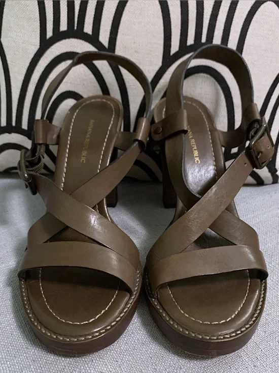 Banana Republic Strappy Sandals Heels Size 6.5