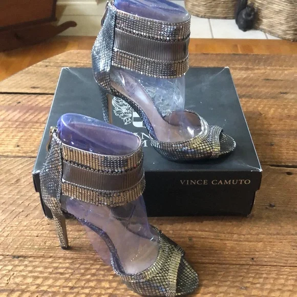 Vince Camuto VC-Latese Heels