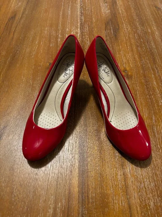 LifeStride Soft System Red Patent Leather Low Kitten Heel Pumps Shoes 6.5
