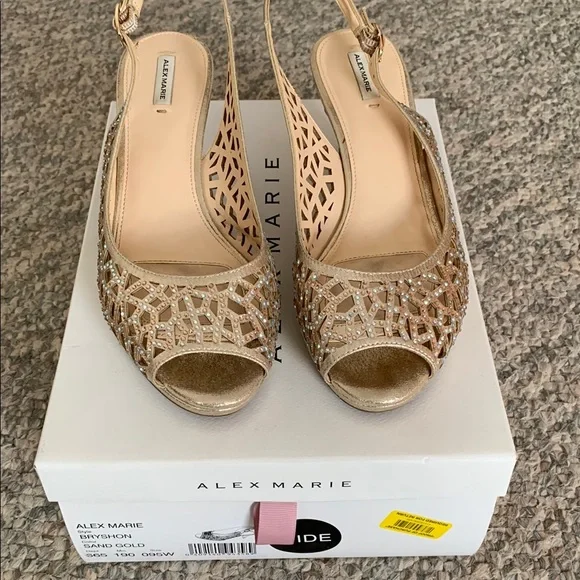 Alex Marie Gold 2 1/2” Heels with Intricate Cutout Design EUC