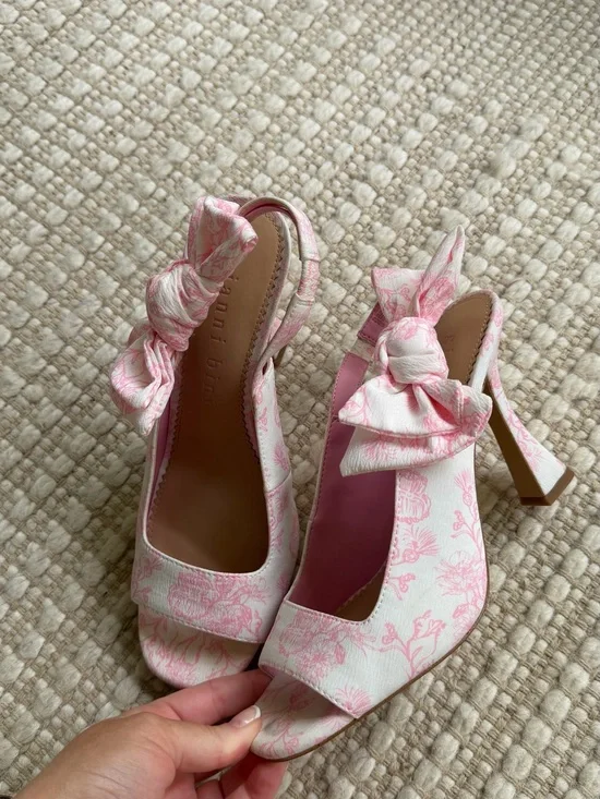 Gianni Bini Pink Toile Bow Heels