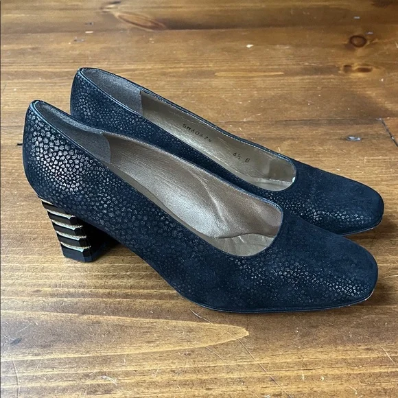Stuart Weitzman Black Suede Heels Gold Tone Accents Sz 6.5B