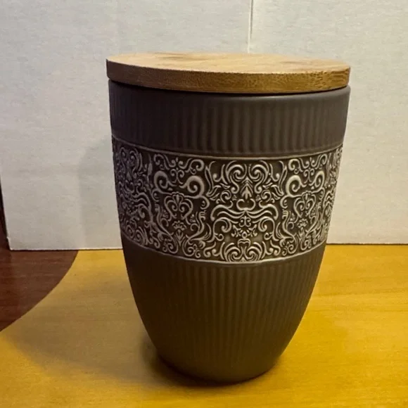 Kevia Brown Ceramic Jar with Wooden Lid