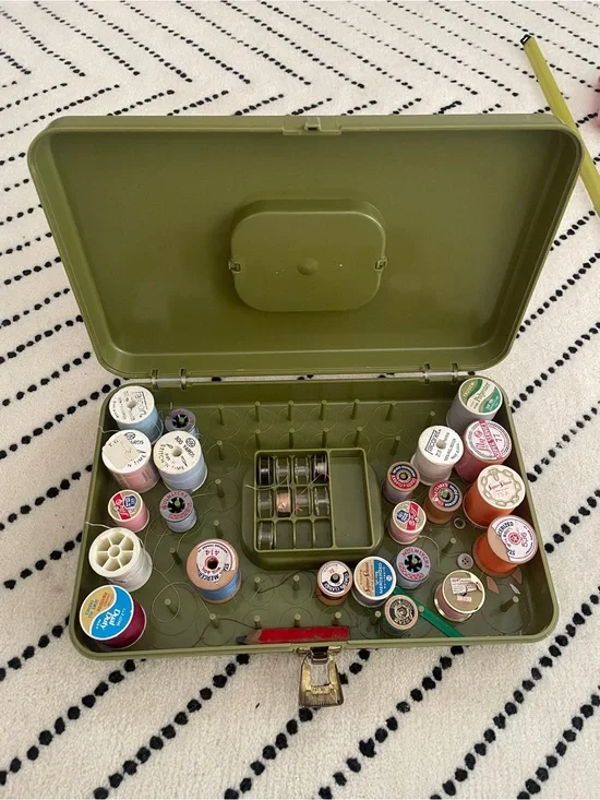 Vintage 1970s Wilson Wil-Hold Avocado Green Sewing Box Thread Organizer w/thread