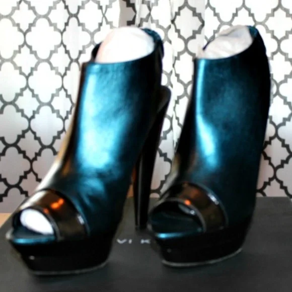 New Devi Kroell Guggenheim Metallic Blue Sz38/8