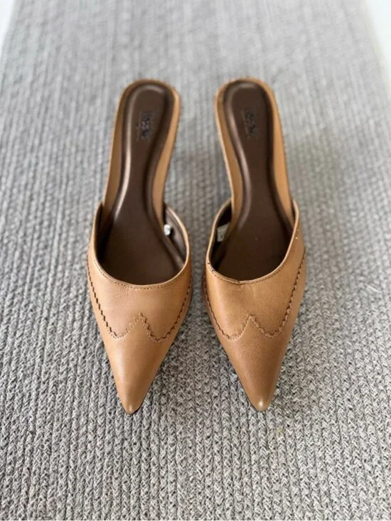 Vintage 90s Y2K Mossimo Tan Leather Western Style Pointed Toe Kitten Heels