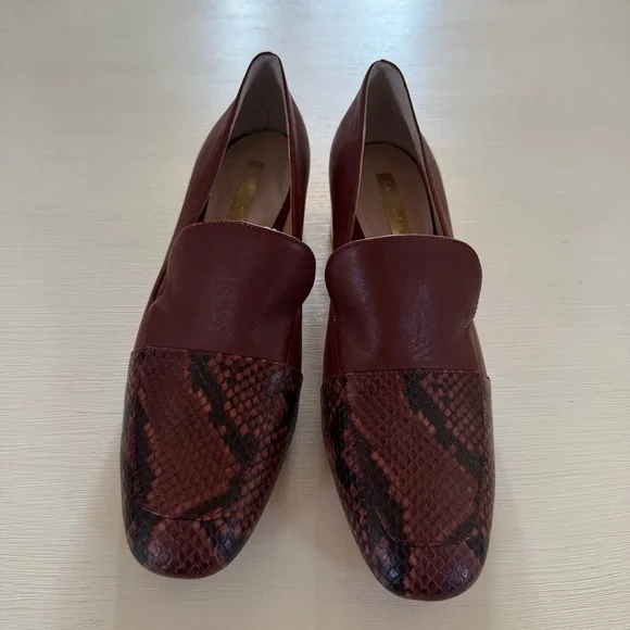 Louise et Cie Snakeskin Leather‎ Block Heel Loafers Size 9 Burgundy Brown