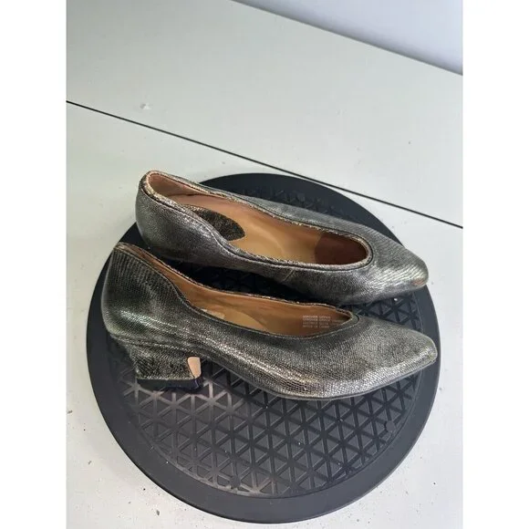 Earthies Womens Tafoya Pewter Leather  Ortho Sole Pump Size 6.5 B Fashion Heels